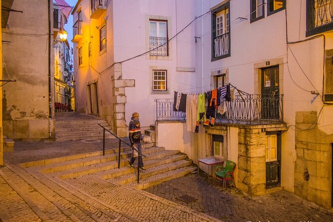 Lisbon Airport Shared Departure Transfer - The ride to LIS: what you gain with a shared, assisted departure