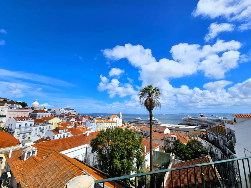 Lisbon: Alfama tour by tuktuk private, up to 90 min - Miradouro da Senhora do Monte: the panoramic payoff stop