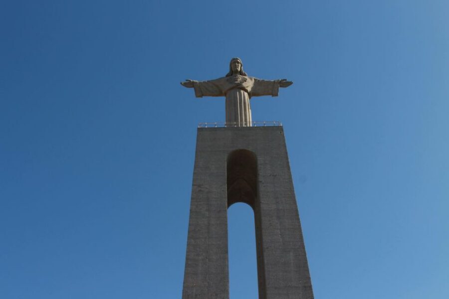 Lisbon: Arrábida and Sesimbra Day Trip with Wine - Price and value: what about $75 really buys you