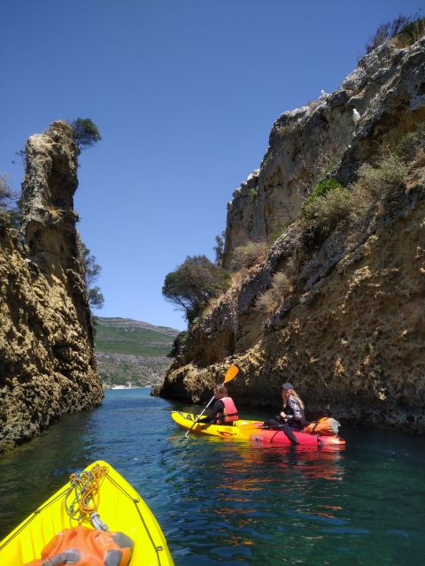 Lisbon: Arrábida Kayak and Coasteering Adventure Tour - Mountain views and the “save the best angle” mindset