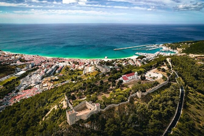 Lisbon: Arrábida & Sesimbra Tour – Wine, Nature & Beaches - Arrábida Natural Park and Portinho: cliff views and calmer water