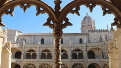 Lisbon: Belem Walking Tour with Jeronimos Monastery Ticket - Meeting at the garden: getting bearings in Praça Afonso de Albuquerque