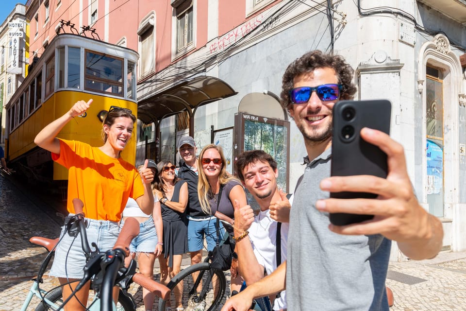 Lisbon Bike Tour: Langs de rivier van Belém naar Lissabon - Pink Street and Time Out Market: where photos and people-watching fit in