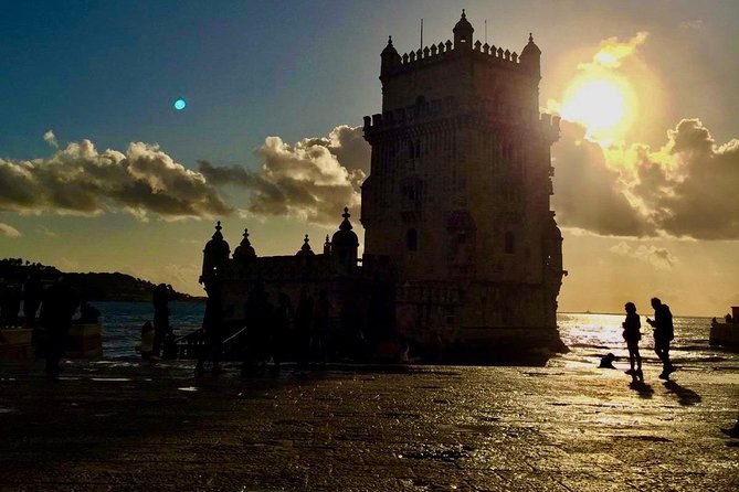 "Lisbon by Night" up to 6 people, private tour - A 2-hour Lisbon night plan that fits real life