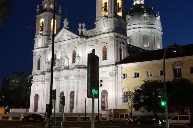 "Lisbon by Night" up to 6 people, private tour - The core experience: a night stroll with Lisbon’s contrasts