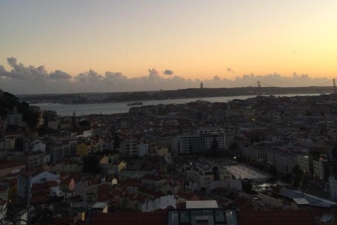 "Lisbon by Night" up to 6 people, private tour - Modern Lisbon and old Lisbon, seen back-to-back