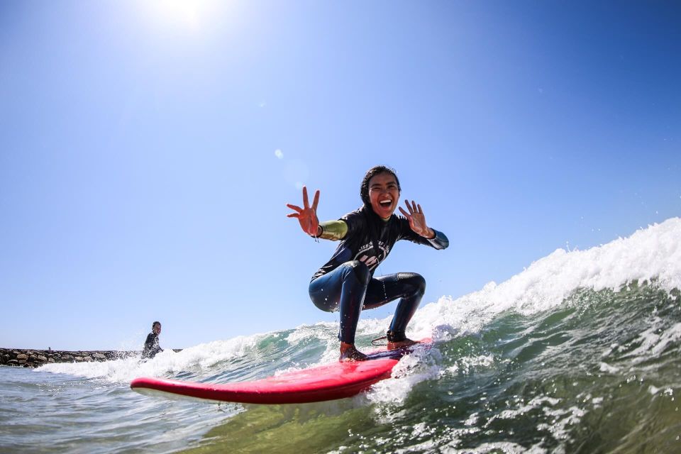 Lisbon: Capafórnia Surf Experience - Waves for beginners: what “all levels” really means