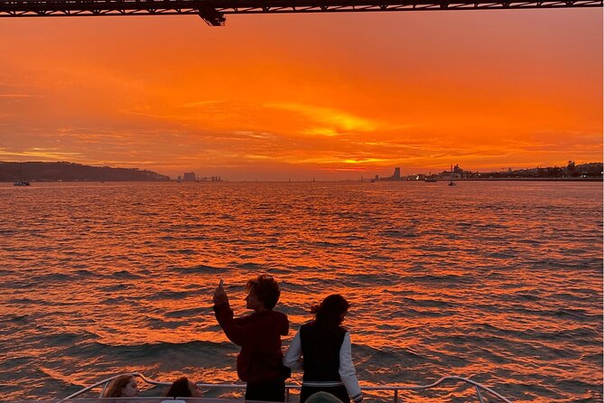 Lisbon: Catamaran Luxury Sunset and Wine Tour - Timing and weather: how to dress so the sunset stays fun