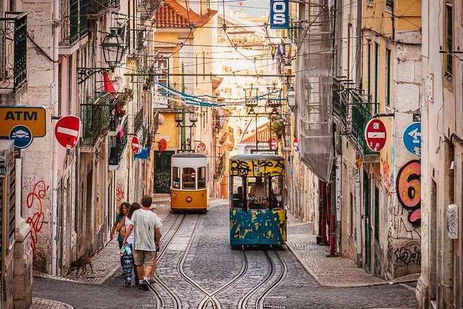 Lisbon city of the seven hills - Private Tour - Alfama and lunch in the oldest quarter: the maze vibe you came for