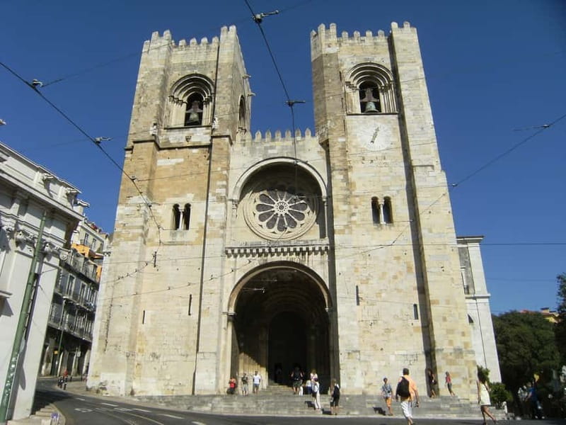 Lisbon: City Tuk-Tuk Guided Tour with Hotel Pickup - National Pantheon of Santa Engracia and the Fado Museum Stretch