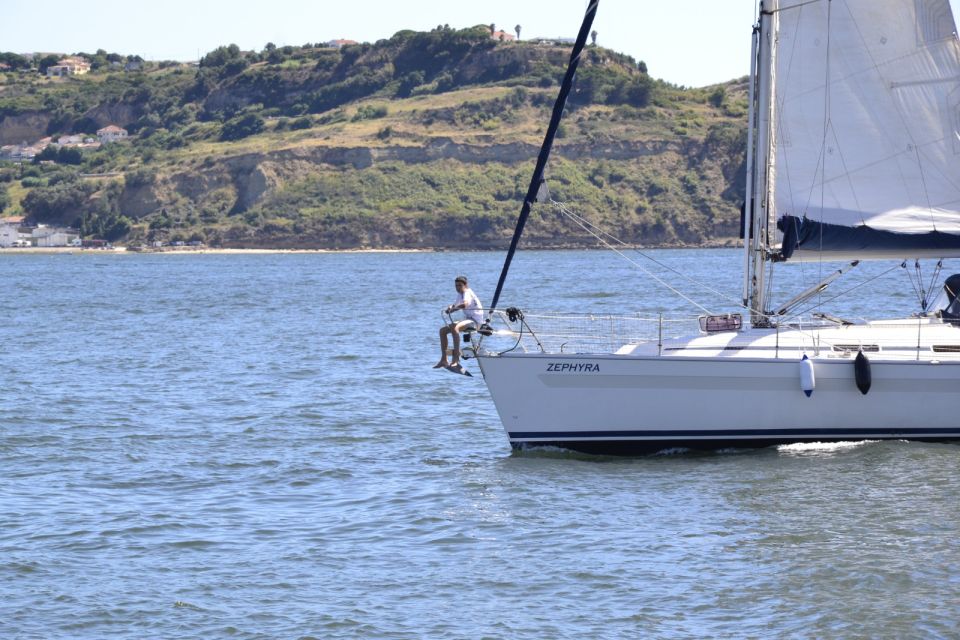 Lisbon: Day and Sunset Tour on the Tagus River - Commerce Square and the walk-through views toward Terreiro do Paço
