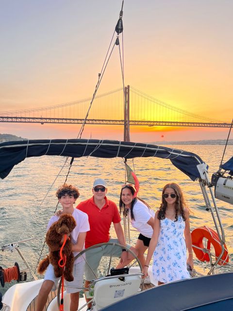 Lisbon: Day and Sunset Tour on the Tagus River - Jardim Docas da Ponte: the quiet in-between stretch