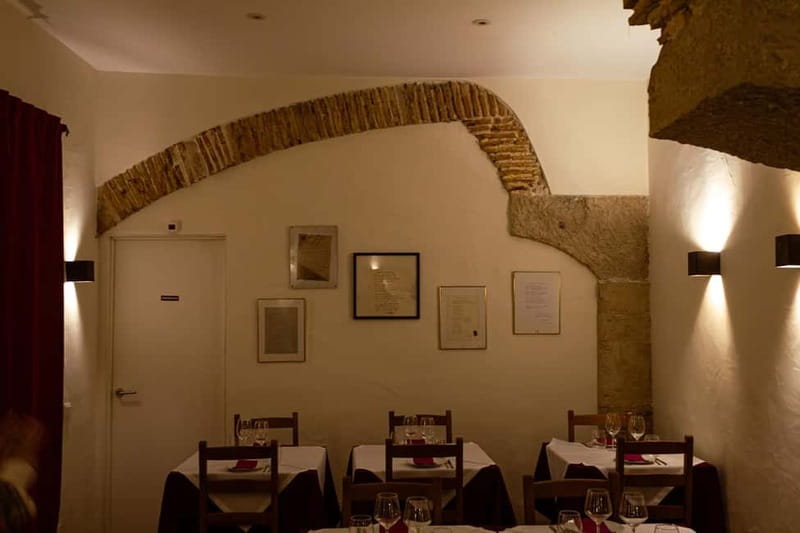 Lisbon: Dinner with Rising Stars of Fado at Canto do Poeta - Staff service: the reason many nights land as a highlight