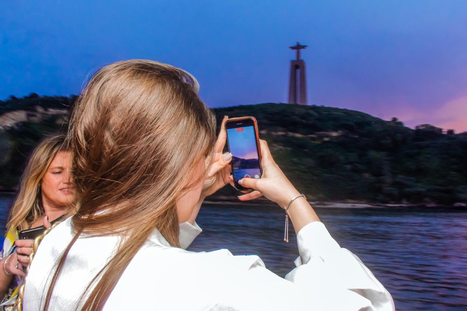 Lisbon: Disco Night Cruise with DJ and Open Bar - Open bar value: does $24 hold up in real life