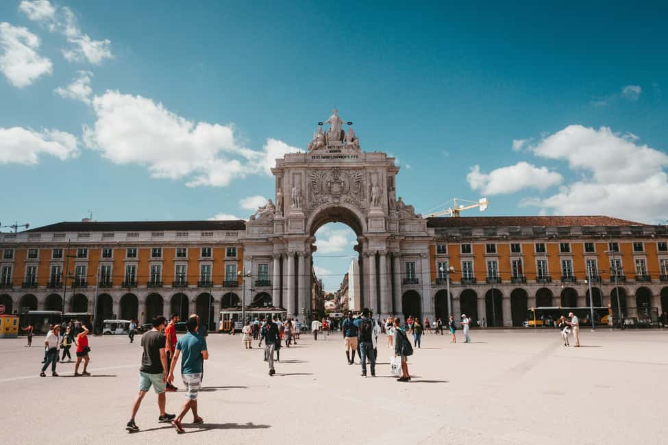Lisbon: E-Bike Adventure to Belém with Pastel Tasting - The Ride Setup: Bianchi E-Bike, Helmet, Water, and Real Safety Backup