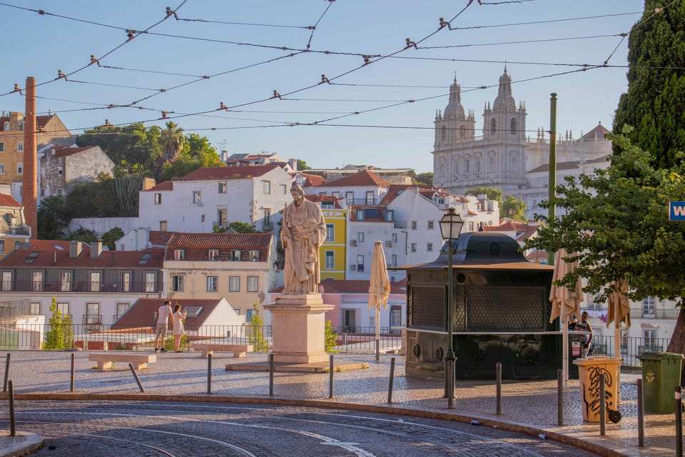Lisbon: Early Morning TukTuk Tour - hotel/cruise ship pickup - FAQ