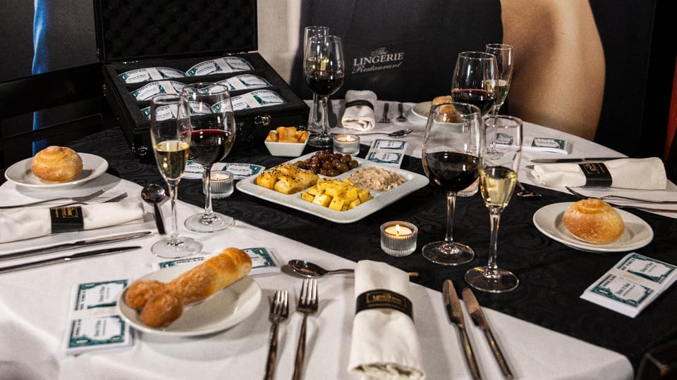 Lisbon: Erotic Cabaret Show and Dinner - The cabaret show at The Lingerie Restaurant: what the atmosphere is like