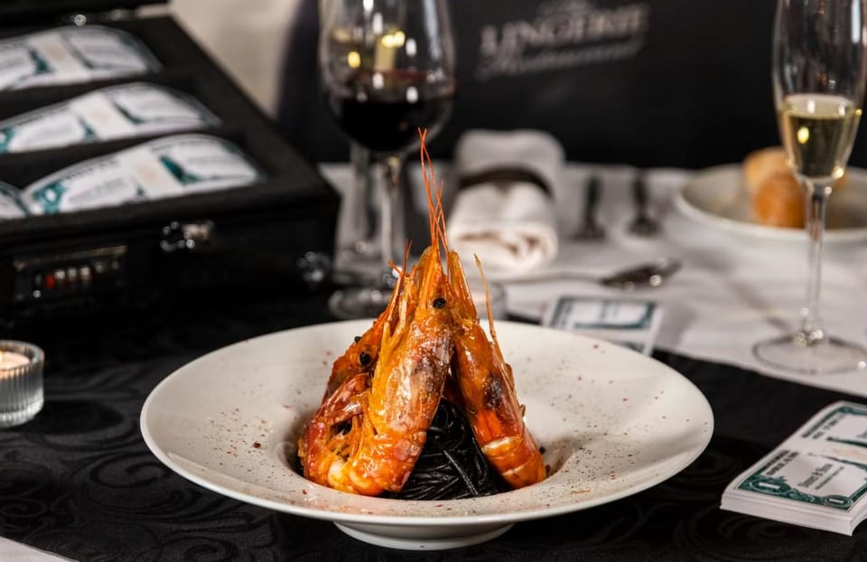Lisbon: Erotic Cabaret Show and Dinner - Portuguese dinner, paced for conversation and show time