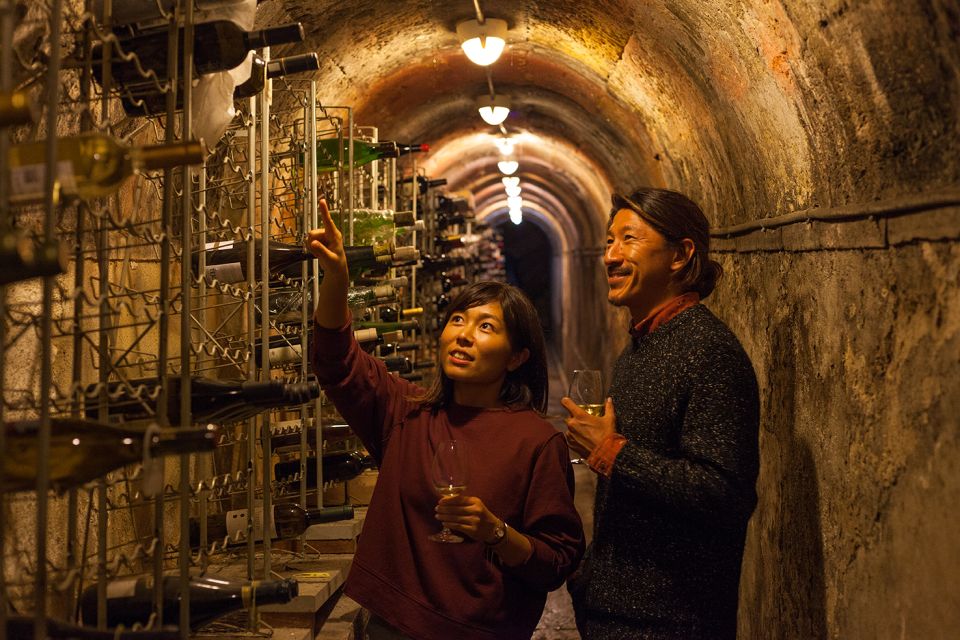 Lisbon: Evening Local Food Crawl with Drink Pairings - The 3-hour crawl: how the tasting flow works