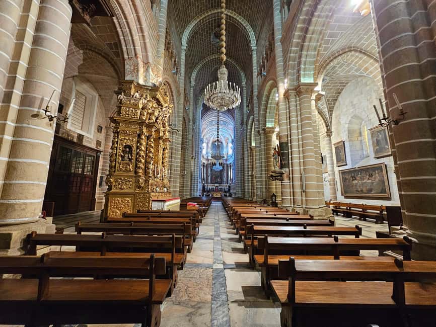 Lisbon: Évora (w/ Cathedral & Bones), Cartuxa & Cork Factory - Giraldo Square Free Time: Use It for Lunch and a Wander