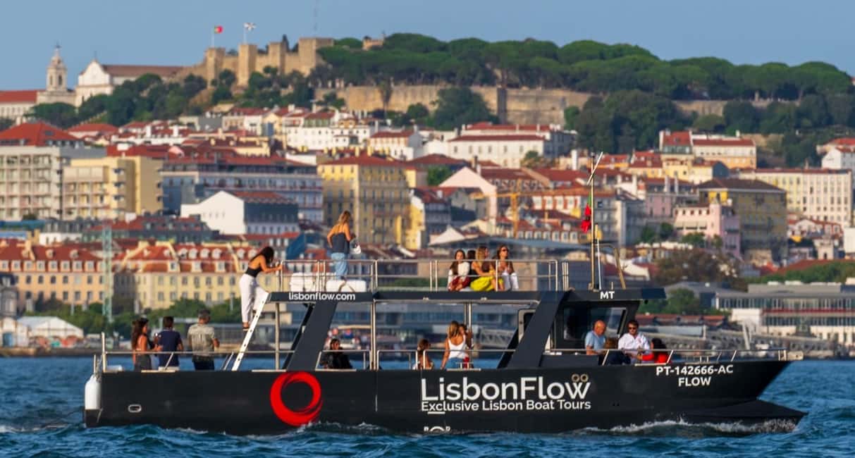 Lisbon: Exclusive Golden Hour Sunset Boat Cruise - What 90 minutes feels like on a comfortable catamaran