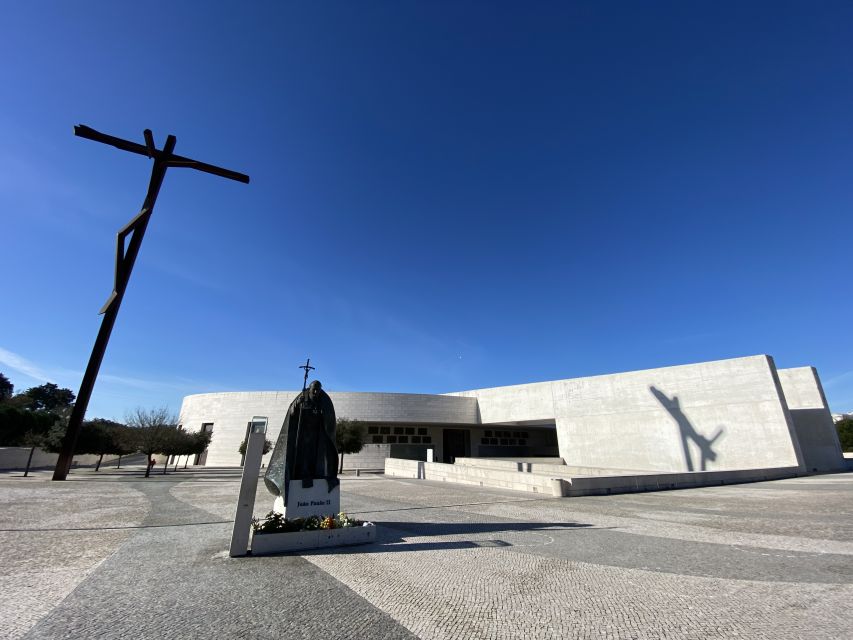 Lisbon: Fátima, Batalha, Nazaré & Óbidos Small Group Tour - Van pacing, timing, and why this trip can feel tight (in a manageable way)