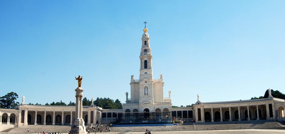 Lisbon: Fátima & Holy Eucaristy Miracle Relic, Spiritual Day - Porta do Sol Garden and the Cathedral of Our Lady of the Conception