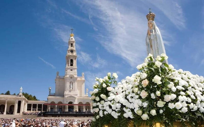 Lisbon: Fátima Sanctuary & Little Shepherds' Village - Getting out of Lisbon: the van ride that sets the mood