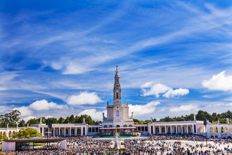 Lisbon: Fátima & The Shepherd Children Home Self-Guided Tour - Time for Mass: a built-in chance for the quiet part