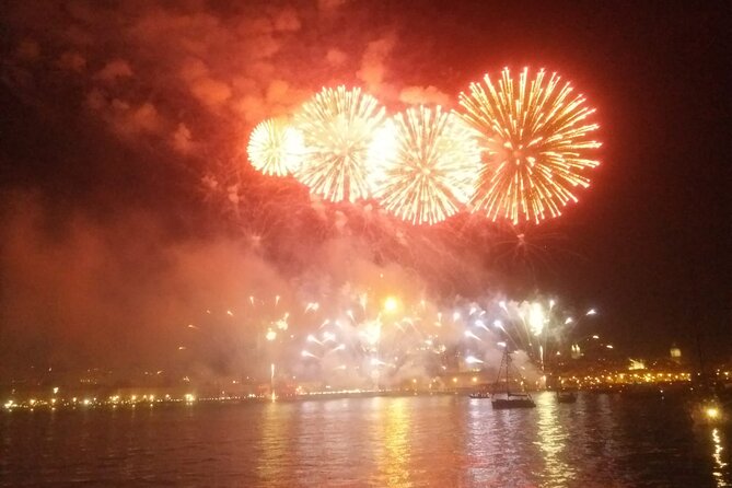 Lisbon: Fireworks, Music and Open Bar in New Year's Eve Cruise - Boat comfort, blankets, and the crew’s attention to safety