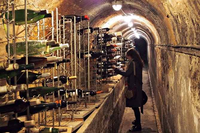 Lisbon Food & Local Drinks Evening Tour by Food Lover Tour - A first-night Lisbon taste tour in four small stops
