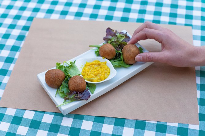 Lisbon Food & Local Drinks Evening Tour by Food Lover Tour - Price and value: what $89.49 buys you in Lisbon