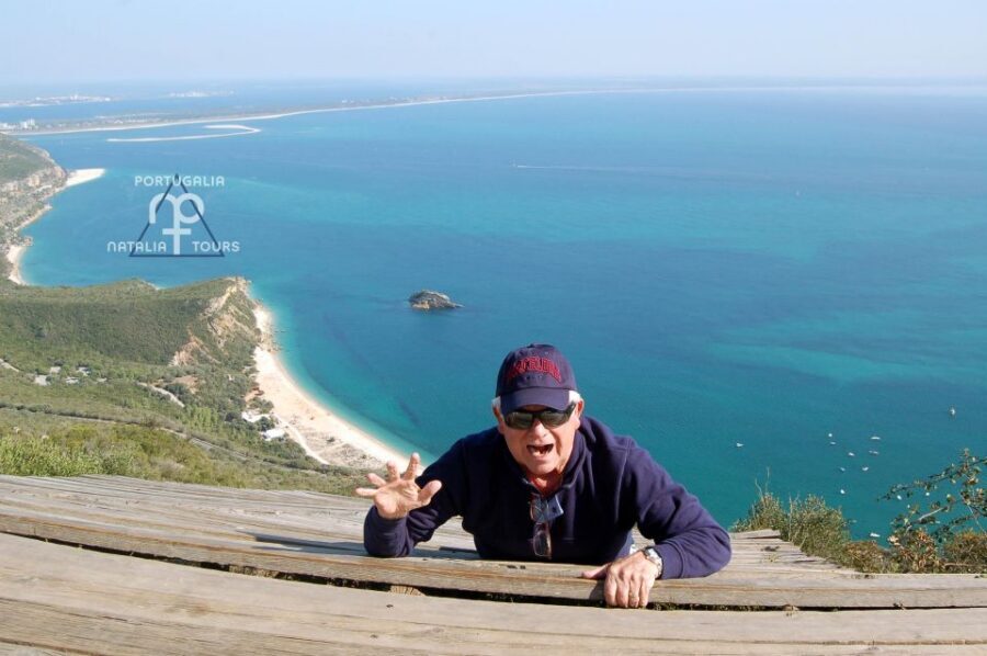 Lisbon Getaway: Private Arrábida Wine & Food Tour - Sesimbra’s Castelo and old remparts: finishing with coastal time