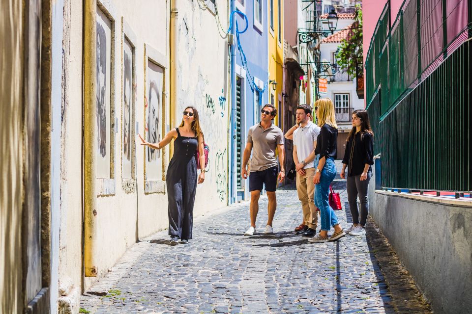 Lisbon: Guided Food and Wine Tasting Tour - A Tasquinha Canto do Fado: pesticos, Fado House access, and a chef-led moment