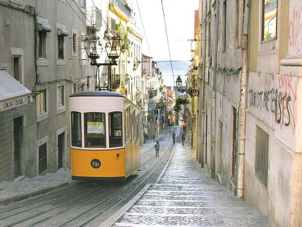 Lisbon Highlights by Tuk Tuk - Meeting at Av. da Liberdade: how to make the start smooth