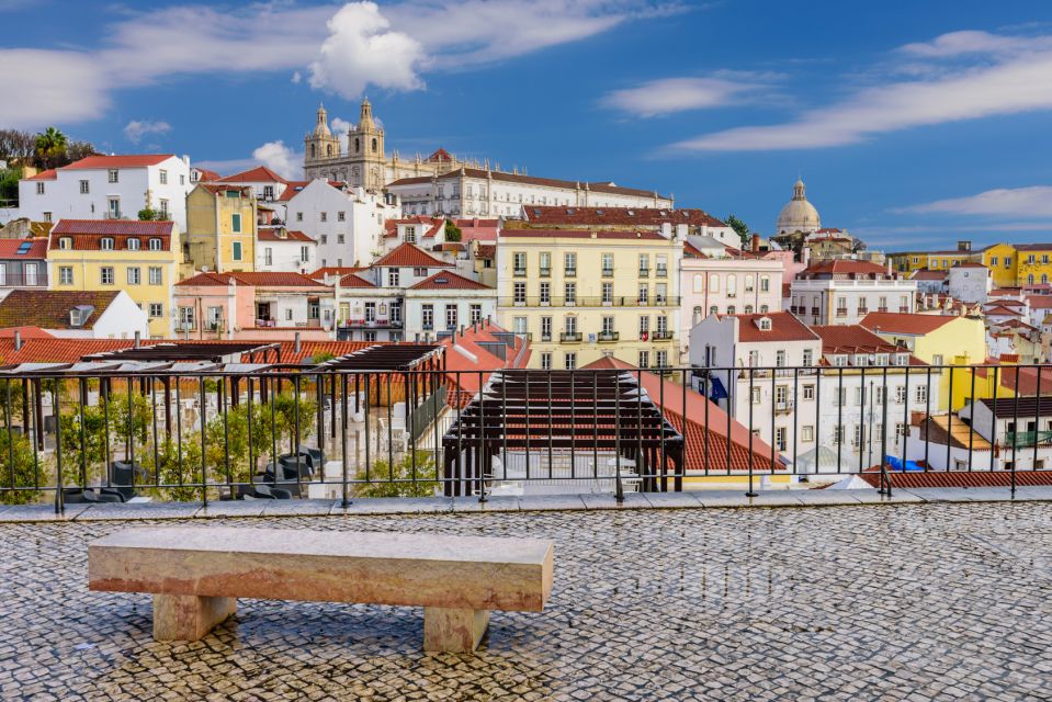 Lisbon: Hills Red Tram Tour by Tram 28 Route 24-Hour Ticket - Landmark sightings: Castelo São Jorge and Sé Catedral from the tram window