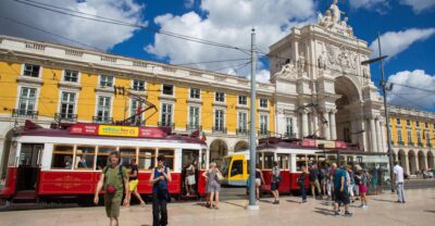 Lisbon: Hills Red Tram Tour by Tram 28 Route 24-Hour Ticket - From Praça do Comércio to the old quarters: what the route feels like