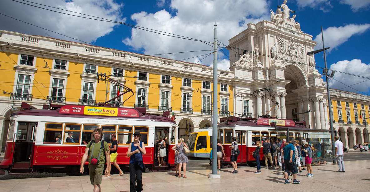 Lisbon: Hills Red Tram Tour by Tram 28 Route 24-Hour Ticket - From Praça do Comércio to the old quarters: what the route feels like