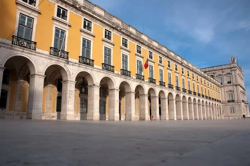 Lisbon: Iconic Landmarks Walking Tour - Bairro Alto: Seafarers, Explorers, and Everyday Culture