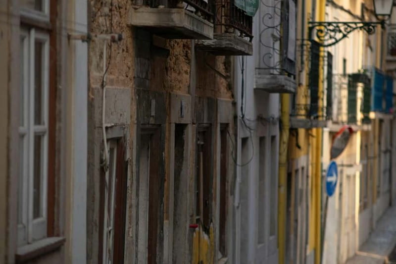 Lisbon: Iconic Landmarks Walking Tour - Miradouro de São Pedro de Alcântara: Get Your Bearings in Photos