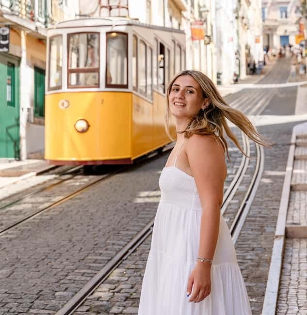 Lisbon: Instagram Hotspots Photoshoot - Accessibility and group size: private group, manageable pace