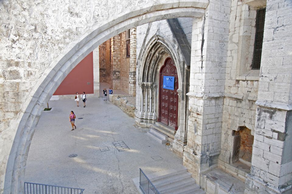Lisbon: Jewish History Private Tour - Chiado and the influential families: how power lived next to culture