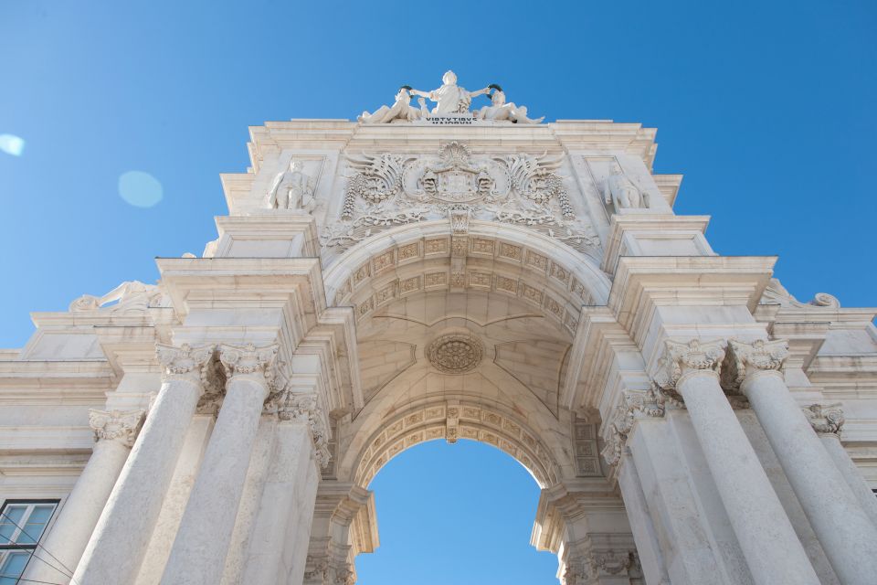 Lisbon: Jewish History Private Tour - Largo do Carmo Square and Carmo Convent: archaeology that connects to everyday life