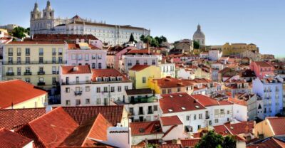 Lisbon: Jewish Quarter Guided Walking Tour - Heading to Portas do Sol and S. Jorge Castle for the hill-country context