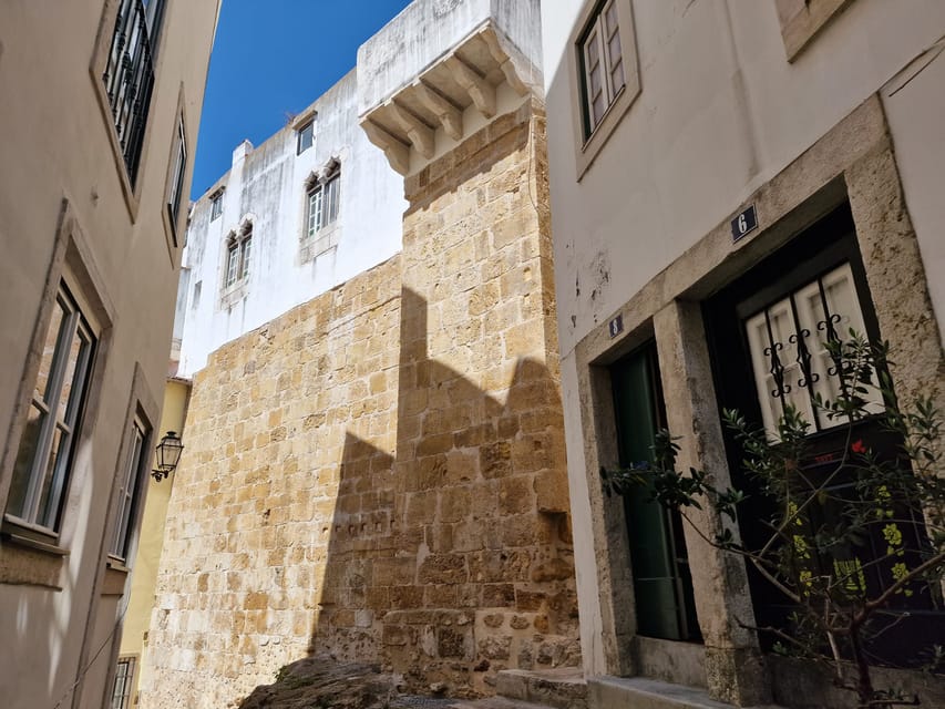 Lisbon: Jewish Walking Tour - Passing landmarks in the Old Town: what to watch for as you go