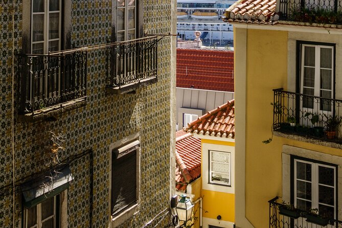 Lisbon Old town Tour - Guide quality: art historian know-how and a comfortable pace