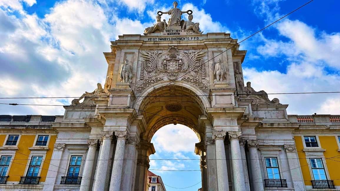 Lisbon: Old Town Tuk-Tuk Tour - Alfama viewpoints you can actually see: Santa Luzia and Portas do Sol