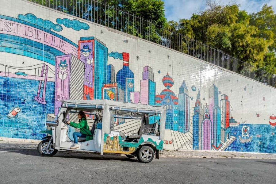 Lisbon on a Tuk Tuk Tour: History & Viewpoints - What the guide-driver really adds (beyond facts)