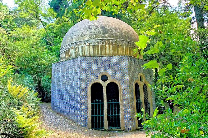 Lisbon: Pena Palace, Sintra CaboRoca Cascais Day Tour Small Group - Sintra historic center free time: lunch your way, guided tips your head start