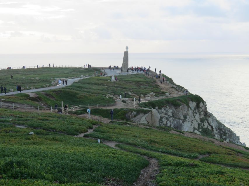 Lisbon: Pena, Regaleira & Atlantic Coast Tour with a Local - Meeting at Dona Maria II: starting your day in Lisbon center